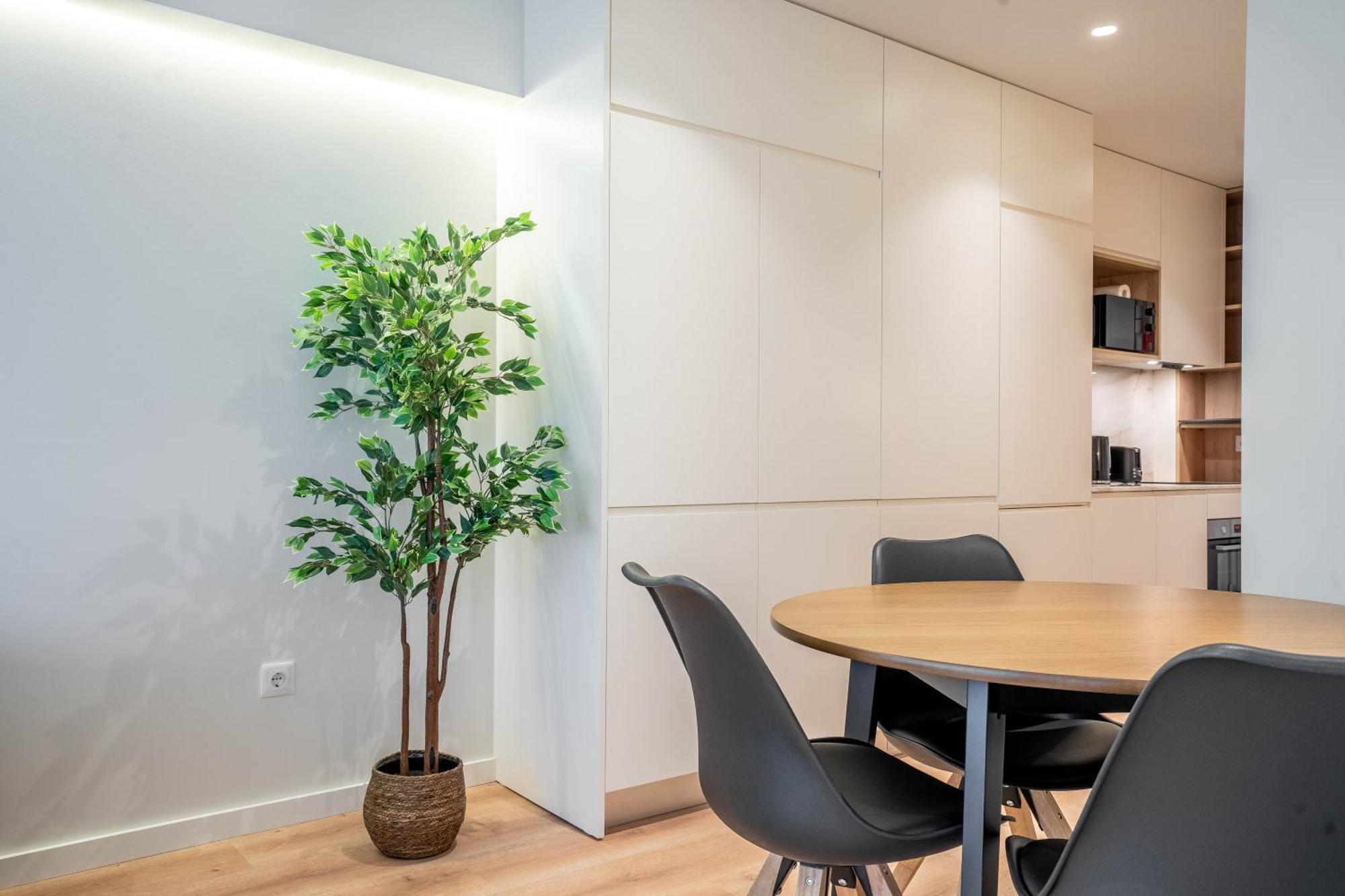 Trindade Bliss: 1Br W/ Free Parking By Lovelystay Порто Екстериор снимка