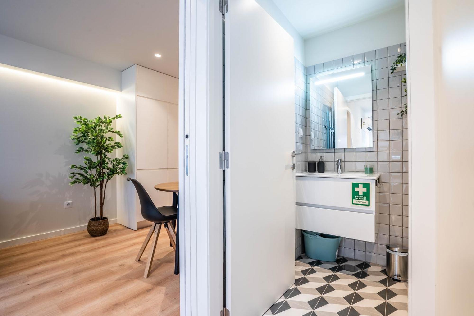 Trindade Bliss: 1Br W/ Free Parking By Lovelystay Порто Екстериор снимка