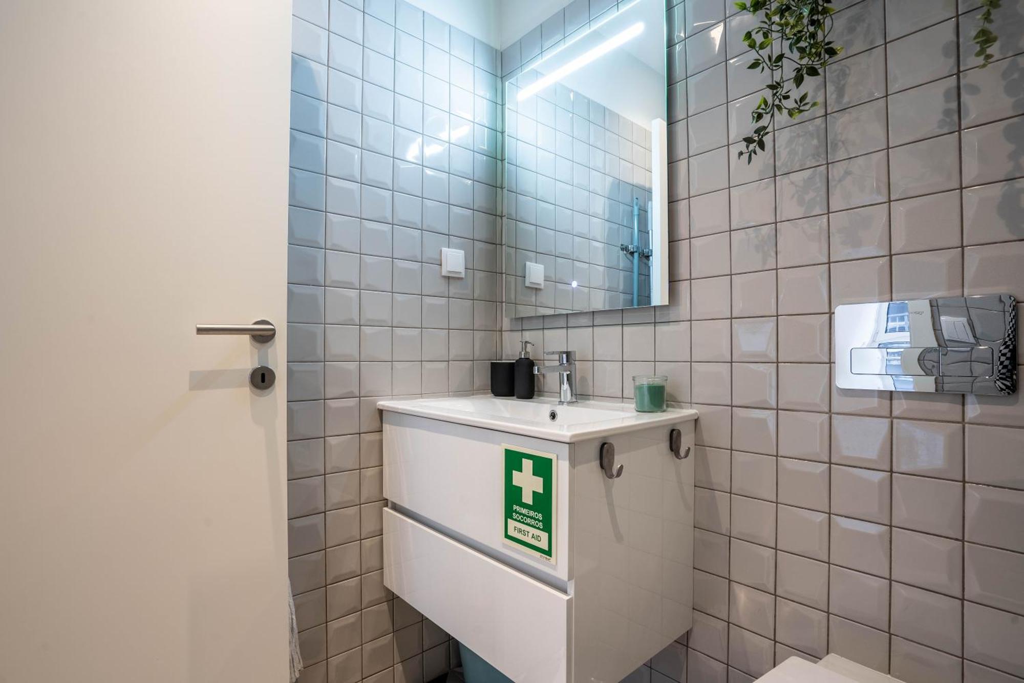 Trindade Bliss: 1Br W/ Free Parking By Lovelystay Порто Екстериор снимка