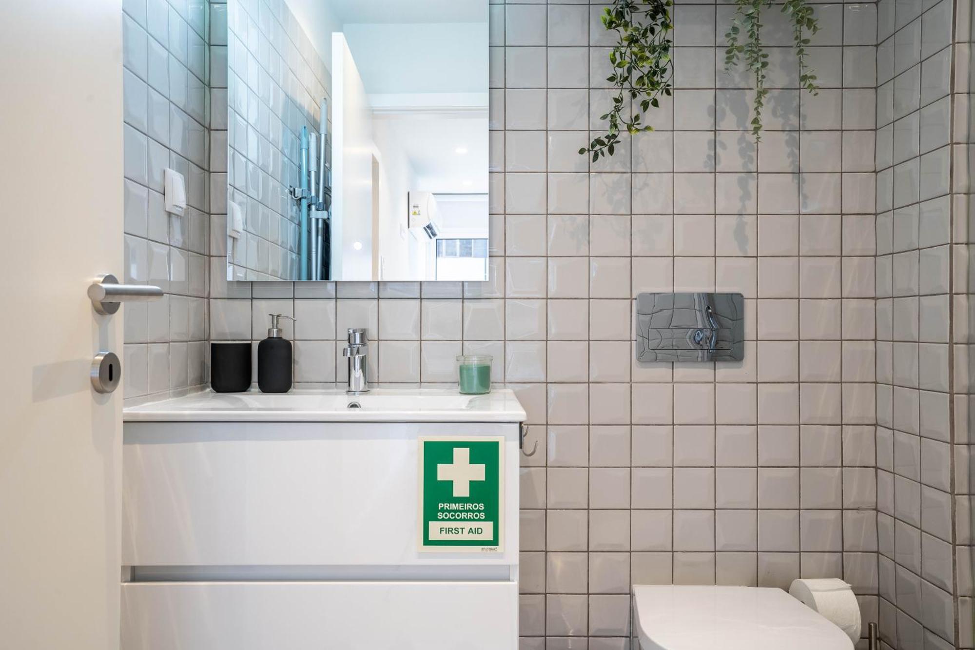 Trindade Bliss: 1Br W/ Free Parking By Lovelystay Порто Екстериор снимка